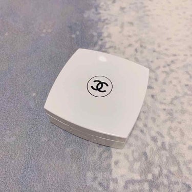 CHANEL
ル ブラン クッション No20 ベージュ
SPF30/PA +++

カバー力
小鼻周りの赤みが消える
クマ 吹き出物にも応戦してくれるけど、う〜ん
でも毛穴は撃退してくれる

(最近急