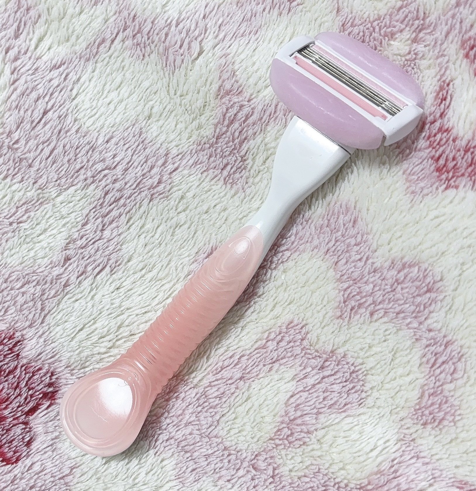 コンフォートグライド うるおい肌 ホワイトティーの香り/Gillette Venus/シェーバーを使ったクチコミ（3枚目）