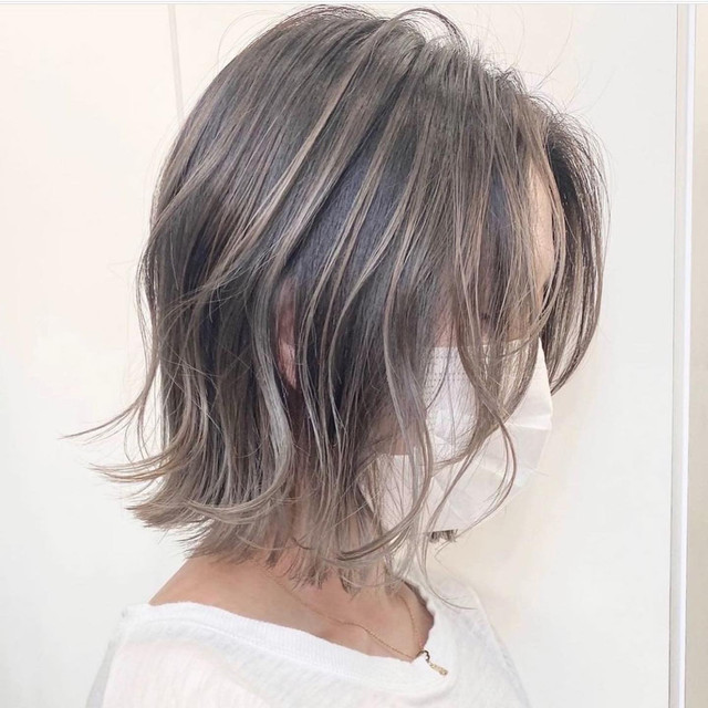 グレージュのバイレヤージュ