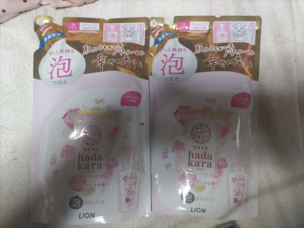 hadakara hadakara ボディソープ 泡で出てくるタイプ ハピネスブーケの香りのクチコミ「これは数年前に限定で出たハダカラのハピネスブーケの香り💐
好きすぎてまだ10パック以上在庫あり.....」(1枚目)