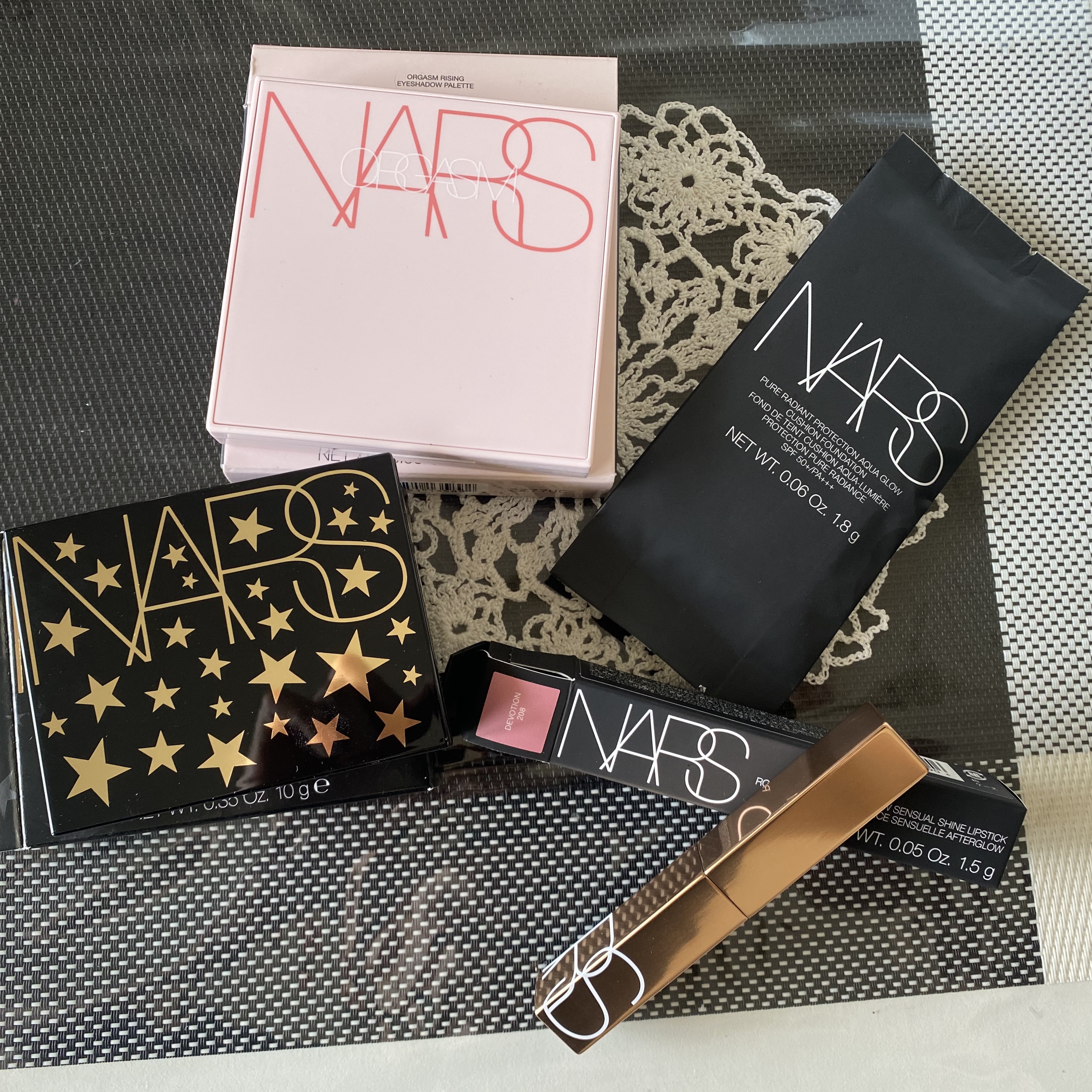 ライトリフレクティングセッティングパウダー　プレスト　N 03005(限定パッケージ)/NARS/プレストパウダーを使ったクチコミ（1枚目）