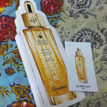 GUERLAIN アベイユ ロイヤル アドバンスト ウォータリーオイルのクチコミ「アットコスメでGUERLAINのホリデーを購入した時に入っていた
美容液🐝
GUERLAIN🐝.....」（1枚目）