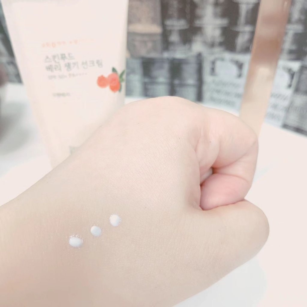 ベリー グローイング サンクリーム/SKINFOOD/日焼け止めクリームを使ったクチコミ（2枚目）