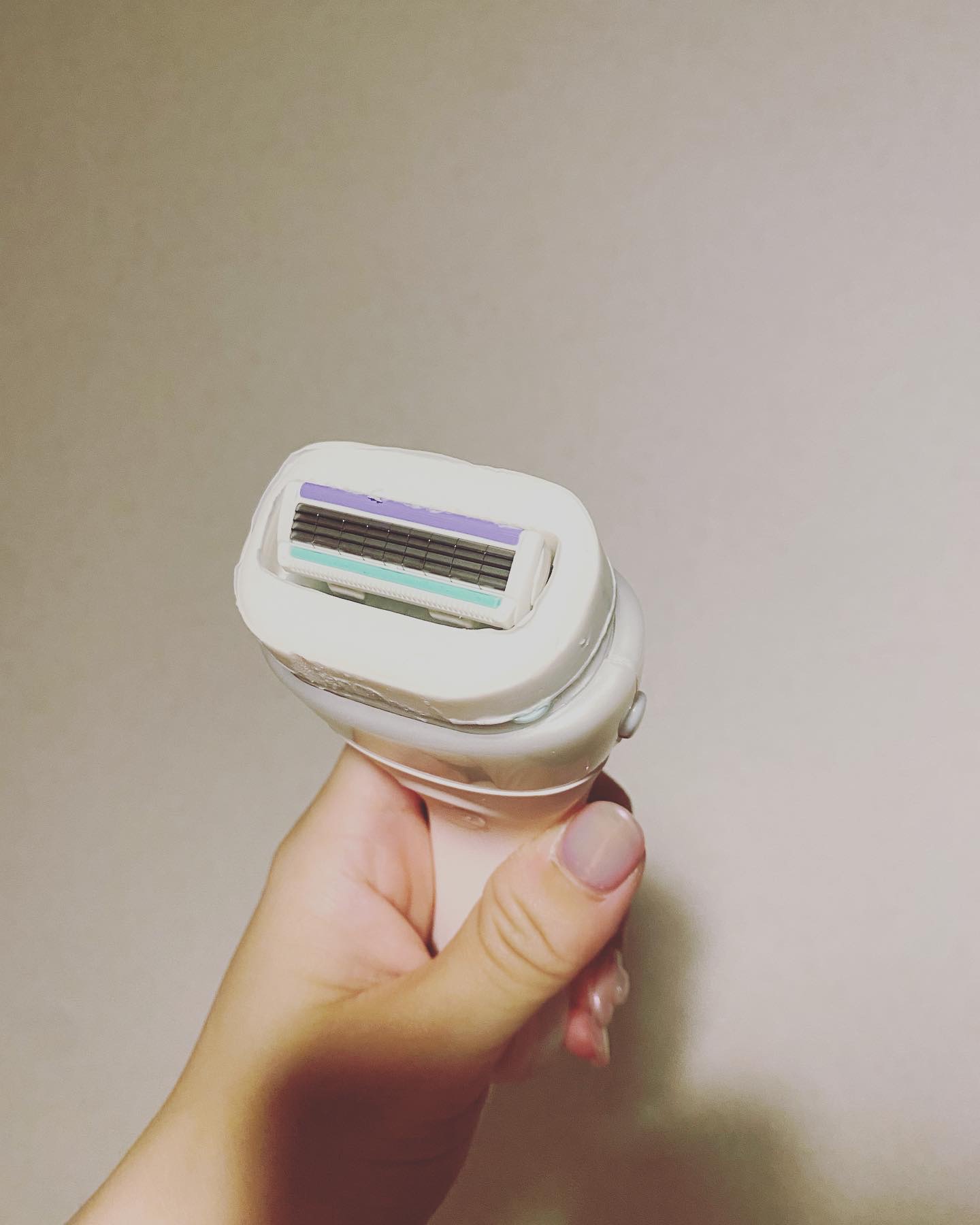 イントゥイション しっとり肌 ホルダー (刃付き+替刃1コ)/イントゥイション/シェーバーを使ったクチコミ（3枚目）