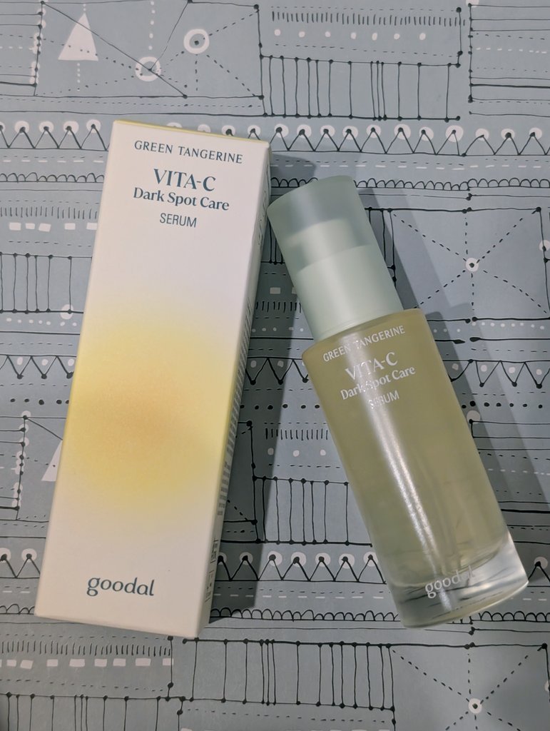 グリーンタンジェリンビタCダークスポットケアセラム

ナイアシンアミド４％処方
→保湿整肌成分が2倍にアップグレードした #2週シミお別れセラム

済州島無農薬青みかん成分を特殊な工法で抽出！

肌トーンの改善も期待できるそうで、ビタミン系