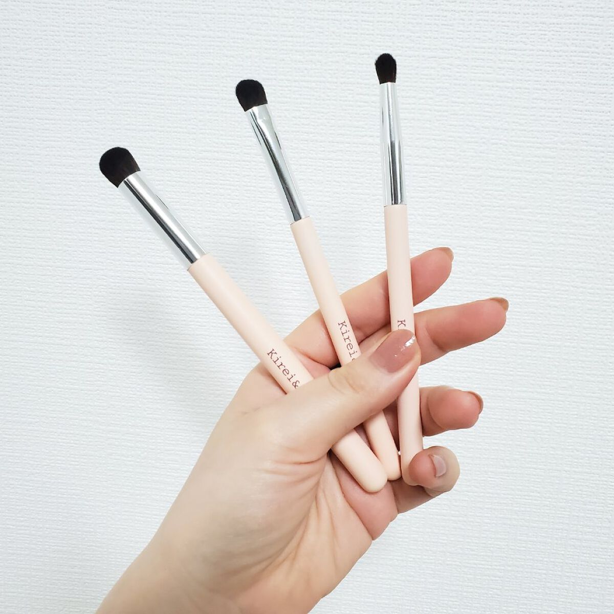 Kirei&co. アイシャドウ・ポイントメイク用メイクブラシ のクチコミ「Kirei&co.
アイシャドウ・ポイントメイク用メイクブラシ

3本で500円のプチプラメイ.....」（2枚目）