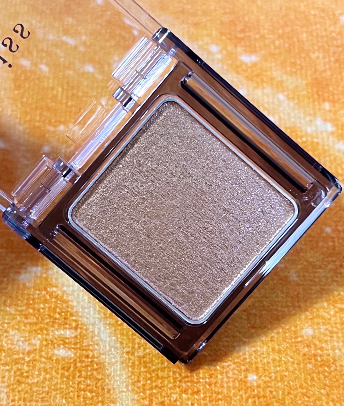 シアー グリッターアイズ/KiSS/単色アイシャドウを使ったクチコミ(4枚目)