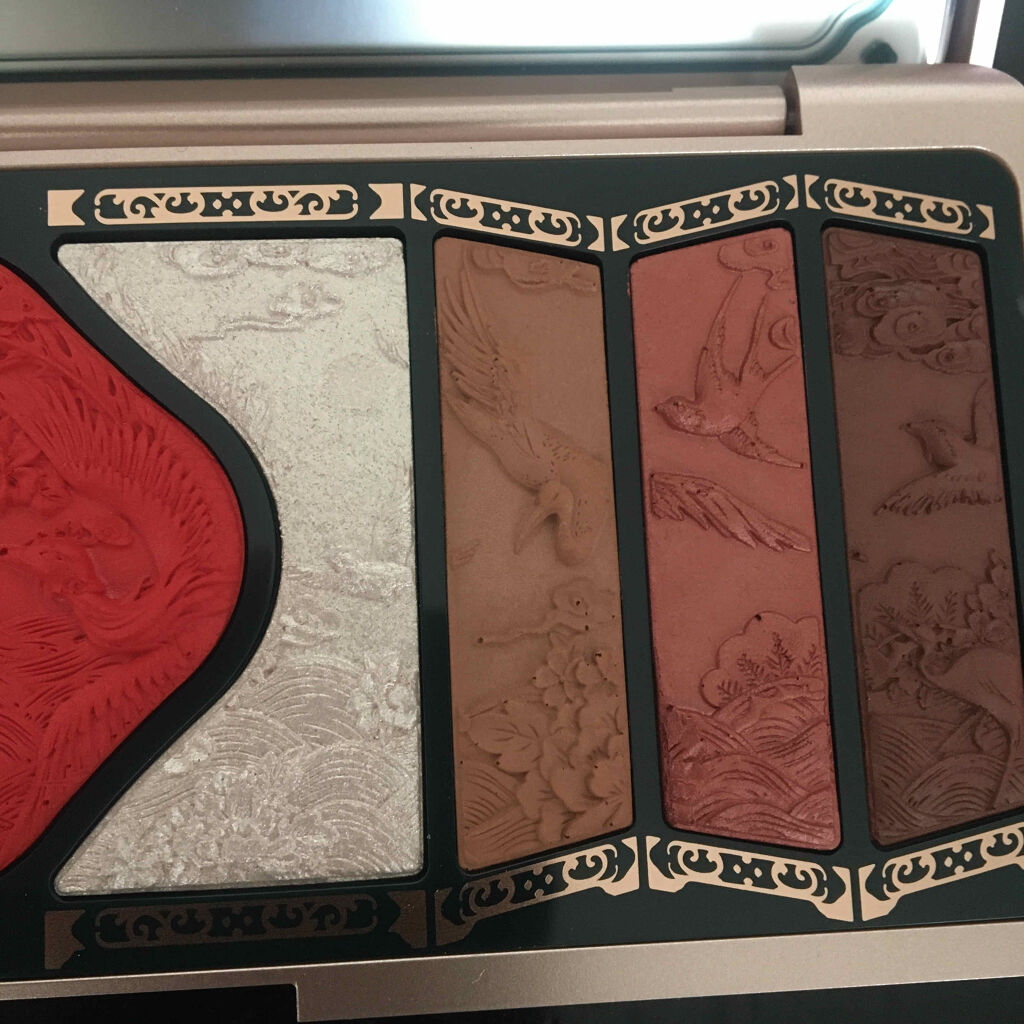 牡丹鏤月浮雕  百鳥朝鳳/花西子/アイシャドウパレットを使ったクチコミ（3枚目）