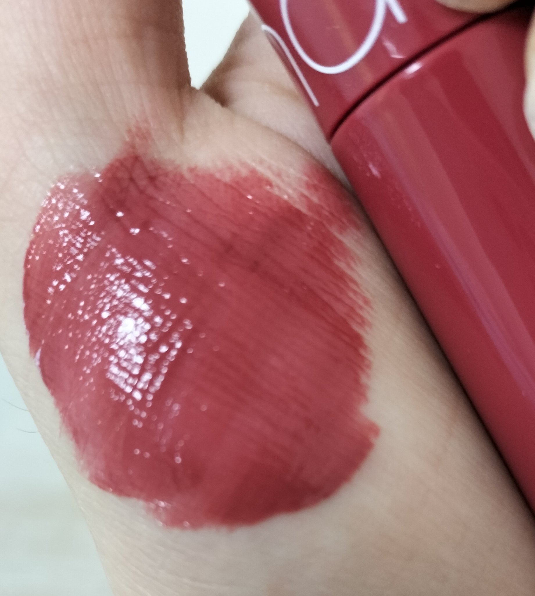 ジューシーラスティングティント/rom&nd/リップティントを使ったクチコミ（2枚目）