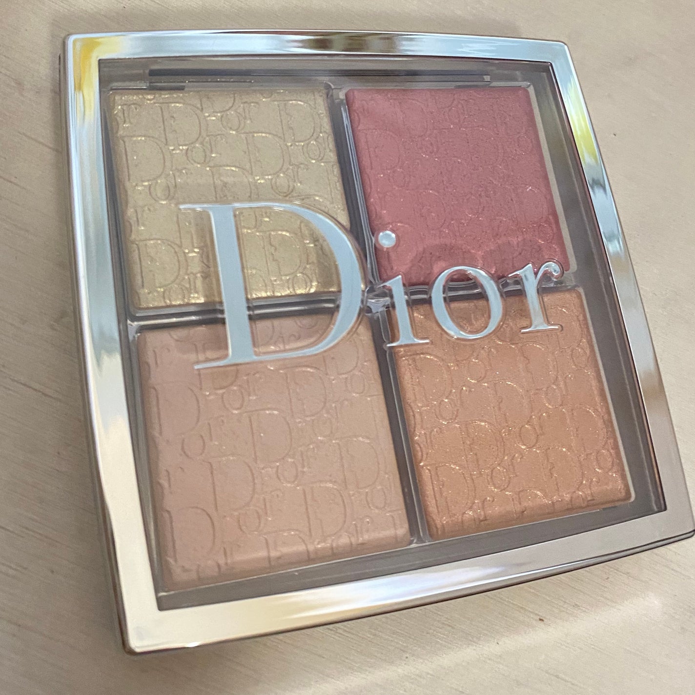 ディオール バックステージ フェイス グロウ パレット/Dior/ハイライトを使ったクチコミ(1枚目)