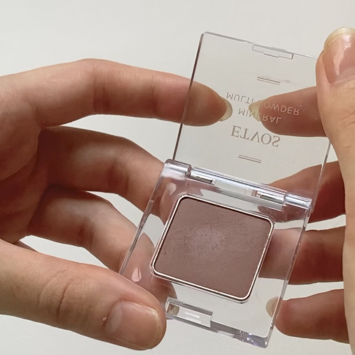 ミネラルマルチパウダー ウッディブラウン/エトヴォス/単色アイシャドウを使ったクチコミ（2枚目）