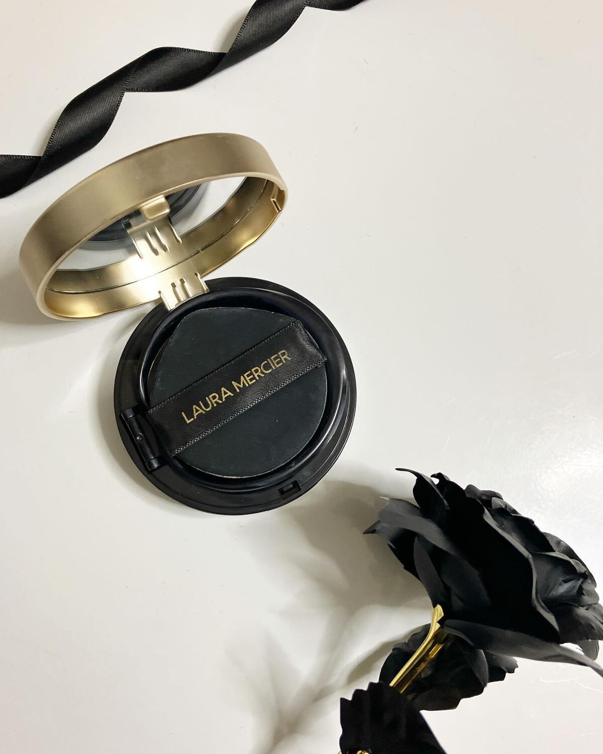 フローレス ルミエール ラディアンス パーフェクティング クッション/ローラ メルシエ/クッションファンデーションを使ったクチコミ（2枚目）