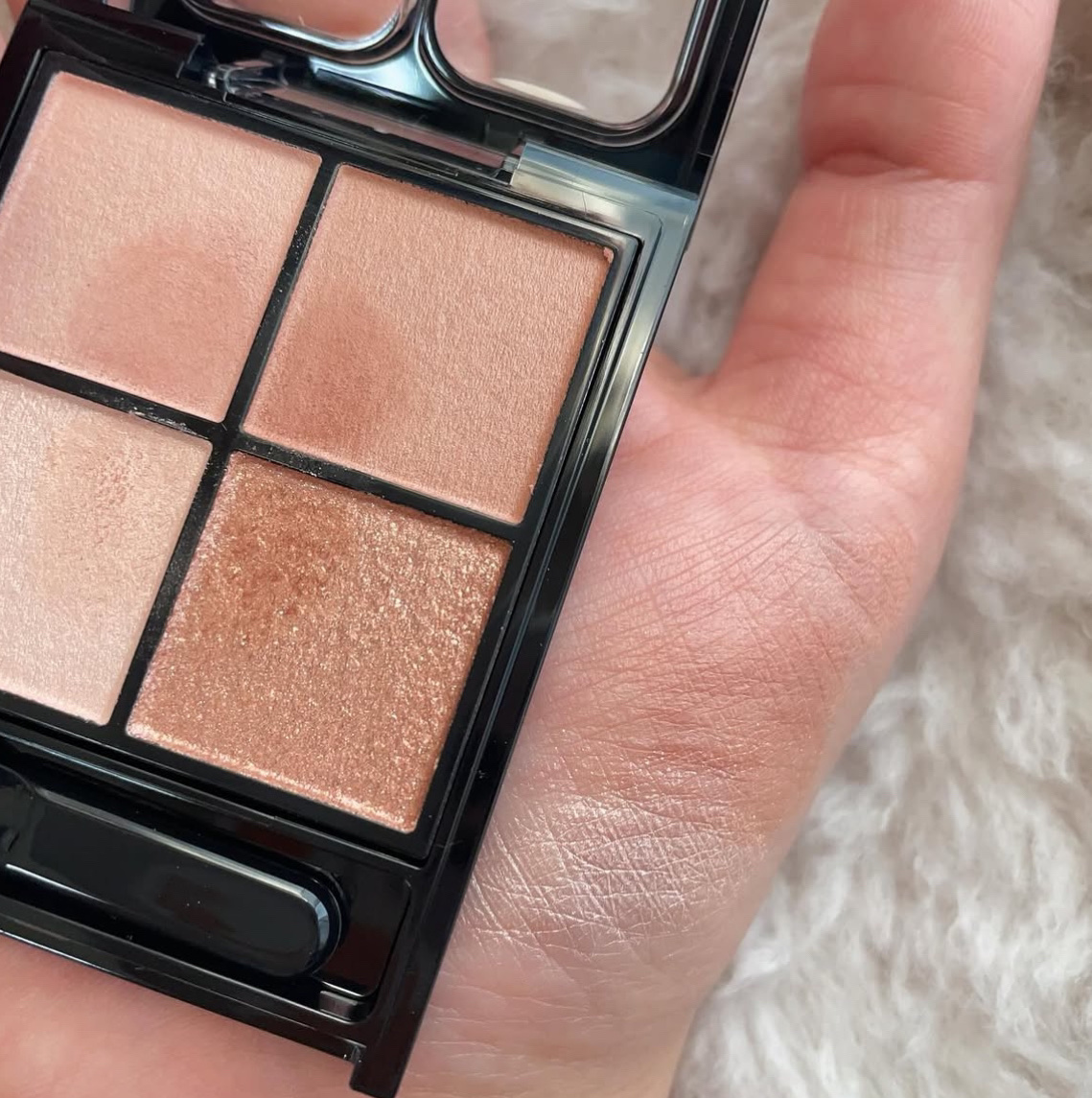 マルチカラーバリエーション スパークル/チャコット・コスメティクス/単色アイシャドウを使ったクチコミ（2枚目）