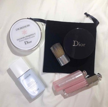 📎DIOR 購入品
(2ヶ月前の購入したものの紹介です💧)

*スノー メイクアップ ベース UV35　
（SPF35 / PA+++） ブルー 🌙
￥6480

*スノー ブルーム パーフェクト クッ