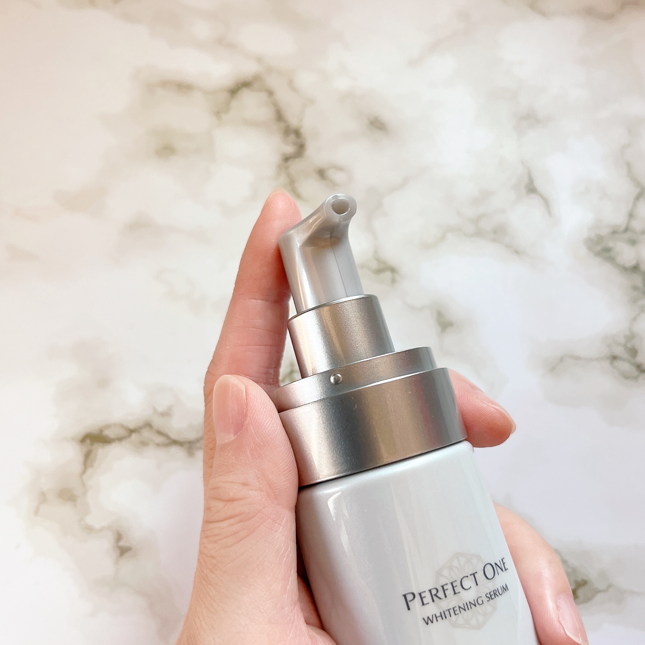 パーフェクトワン パーフェクトワン 薬用ホワイトニングセラムのクチコミ「薬用ホワイトニングセラム[医薬部外品]

これひとつで6役‼️
︎︎︎︎☑︎化粧水
︎︎︎︎︎.....」（2枚目）