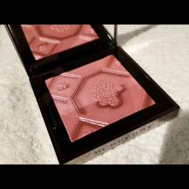 BURBERRY シルク＆ブルーム ブラッシュパレットのクチコミ「
＊＾BURBERRY
　　　◎SILK AND BLOOM BLUSH PALETTE (¥.....」（2枚目）