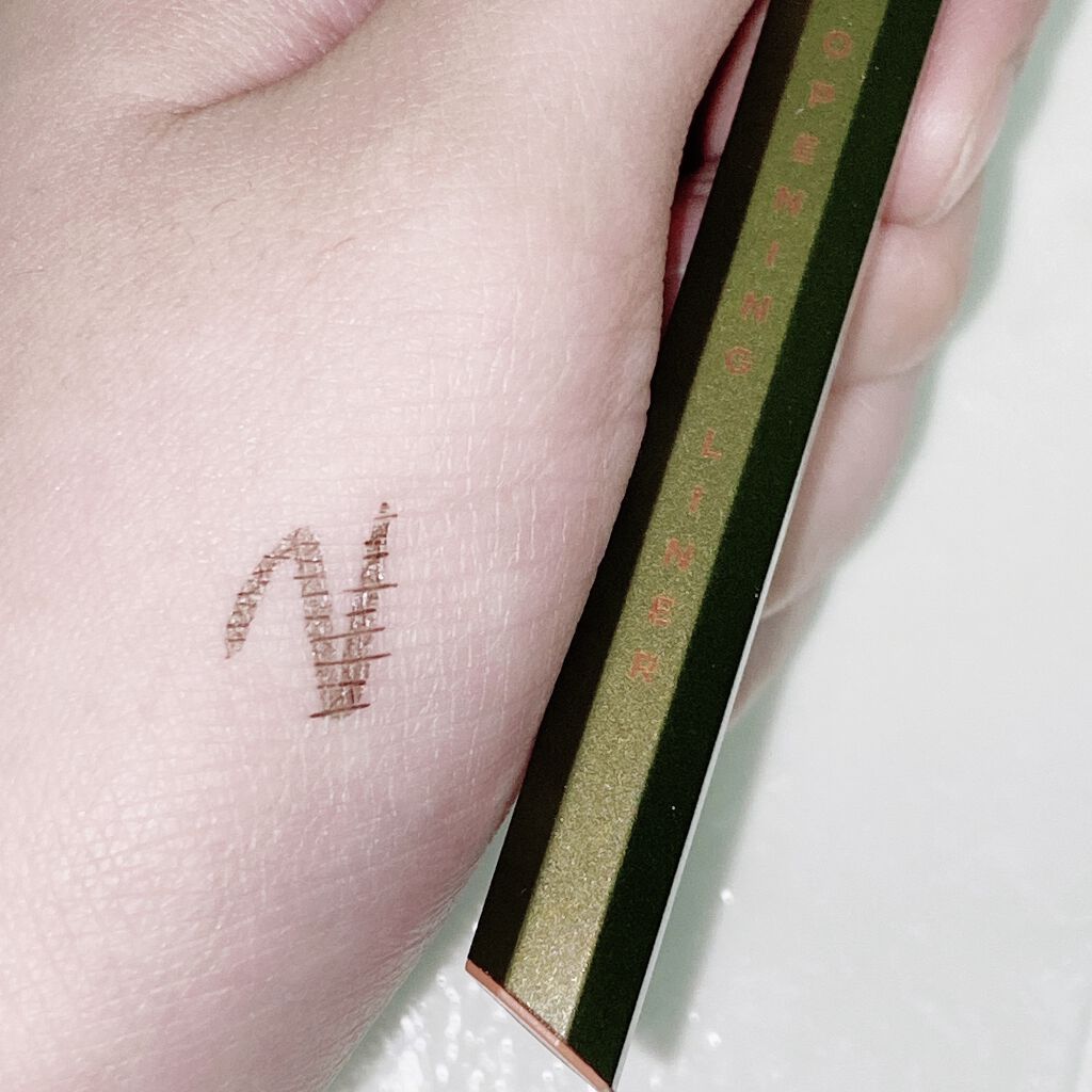 EYE OPENING LINER/UZU BY FLOWFUSHI/リキッドアイライナーを使ったクチコミ（2枚目）