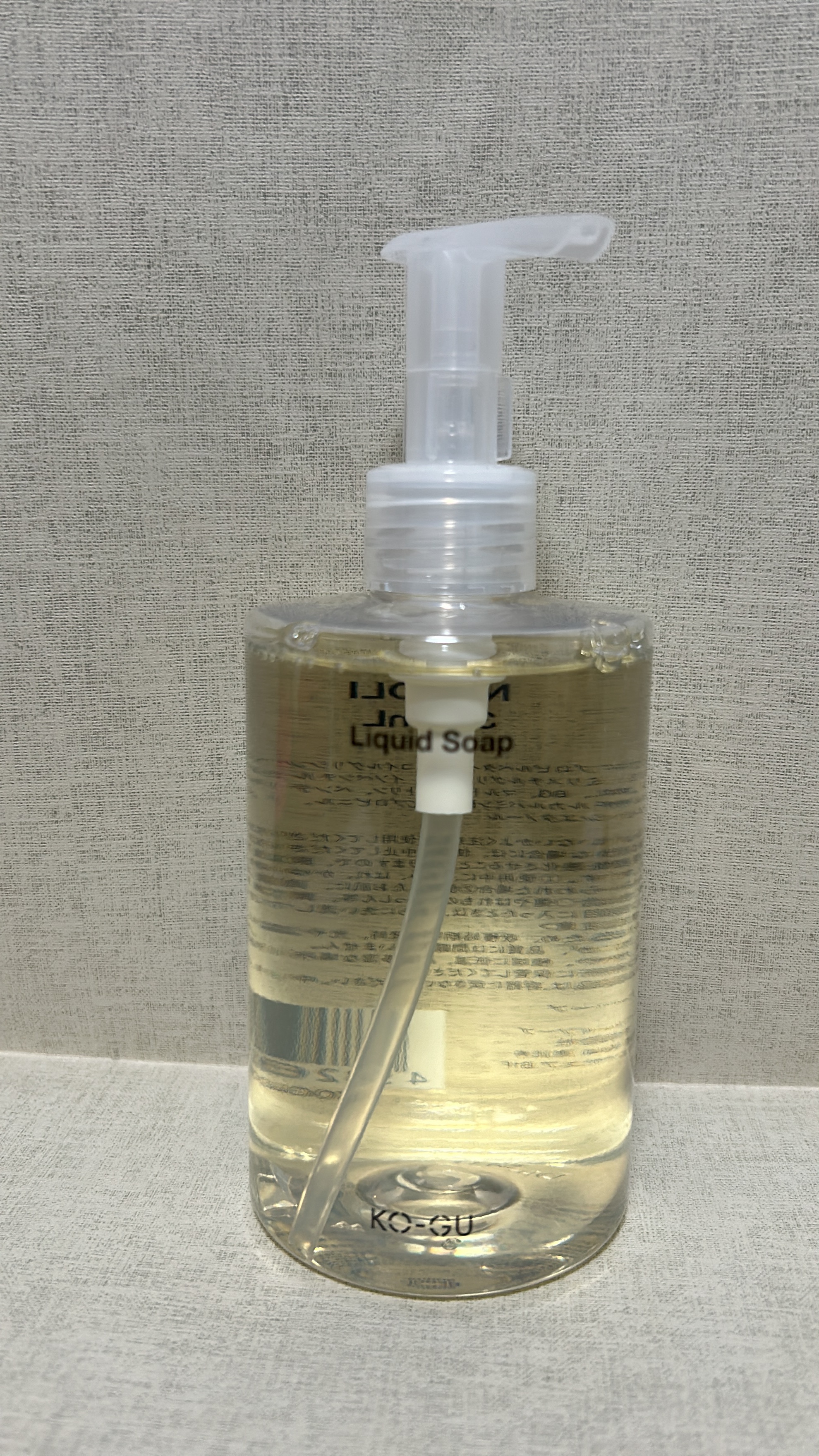 ★KO-GU リキッドソープ ネロリ

こちらの香水にハマり、せっかくならと購入してみたリキッドソープ。

ショップのお姉さんにどの香りが個人的におすすめなのかを聞いてみたところ、こちらのネロリがリラックスできて好きと言っていたので選んでみ