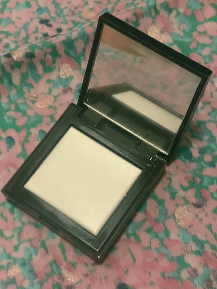 シークレット ブラーリング パウダー フォー アンダー アイズ/ローラ メルシエ/プレストパウダーを使ったクチコミ(1枚目)