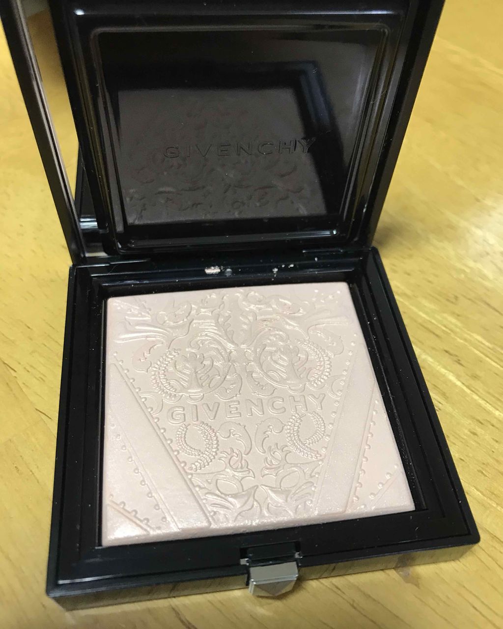 タン・クチュール・シマー・パウダー/GIVENCHY/プレストパウダーを使ったクチコミ(1枚目)