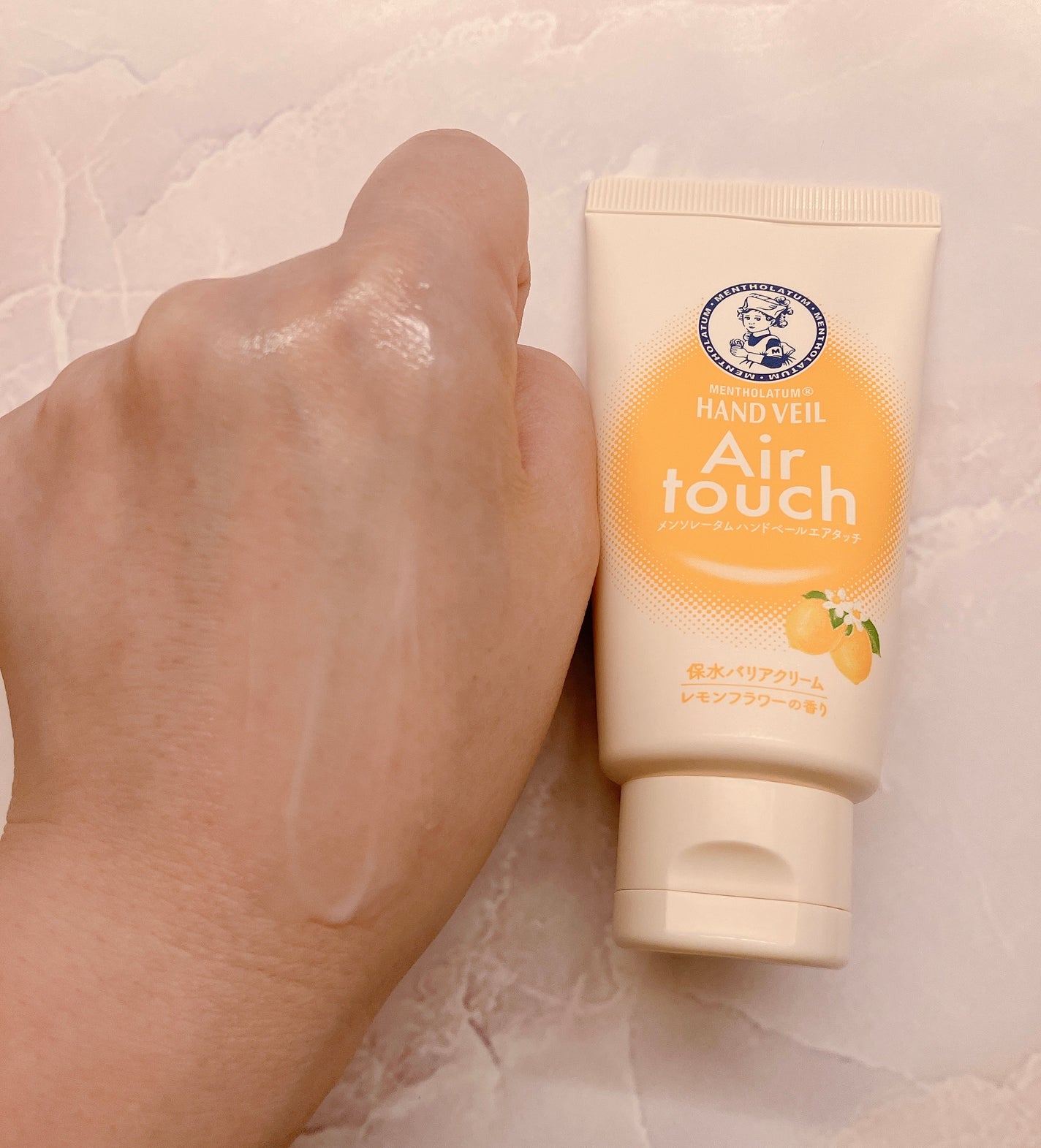 ハンドベールエアタッチ レモンフラワーの香り/メンソレータム/ハンドクリームを使ったクチコミ(2枚目)