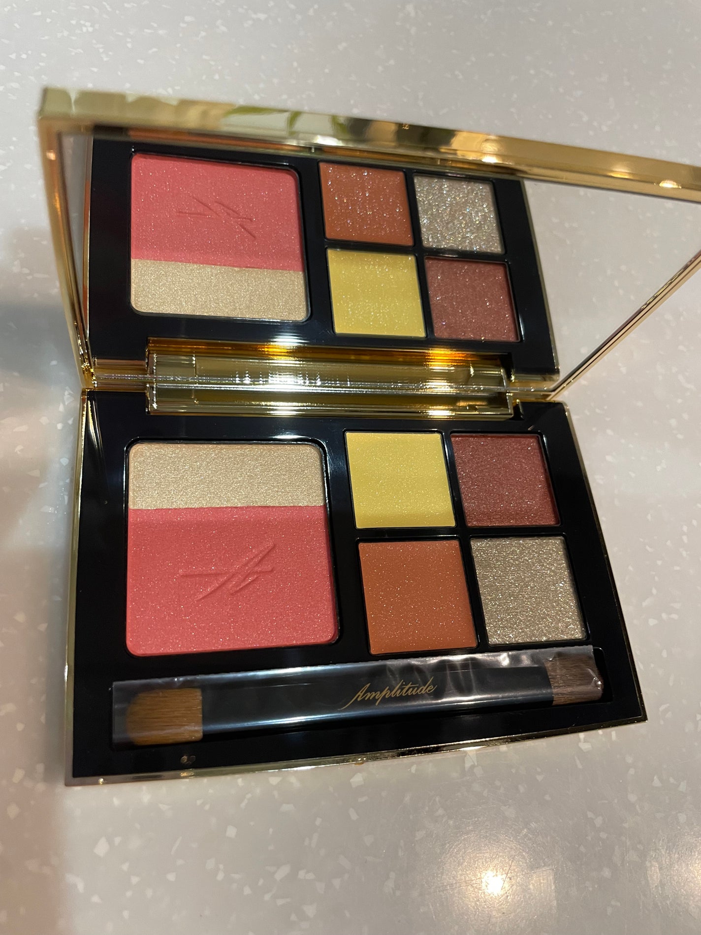 コンスピキュアス アイ&チークカラーパレット リミテッドコレクション a/Amplitude/アイシャドウパレットを使ったクチコミ(1枚目)