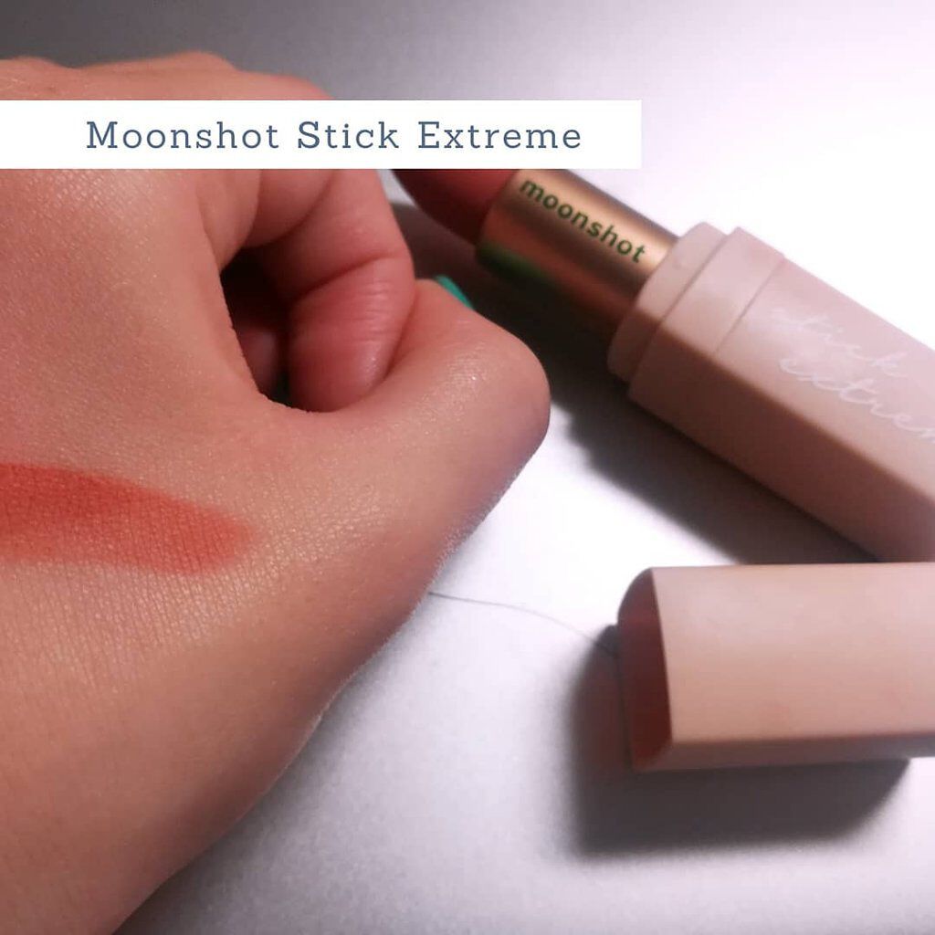 Moonshot stick extreme
発色★★★★★
色持ち★★★★★
パッケージ★★★★★
デザインがとにかく可愛いコスメ♡♡
つや消しで、木目調のようなコスメのデザインがとにかく可愛い！蓋を開けるとMoonshotの文字が刻んで