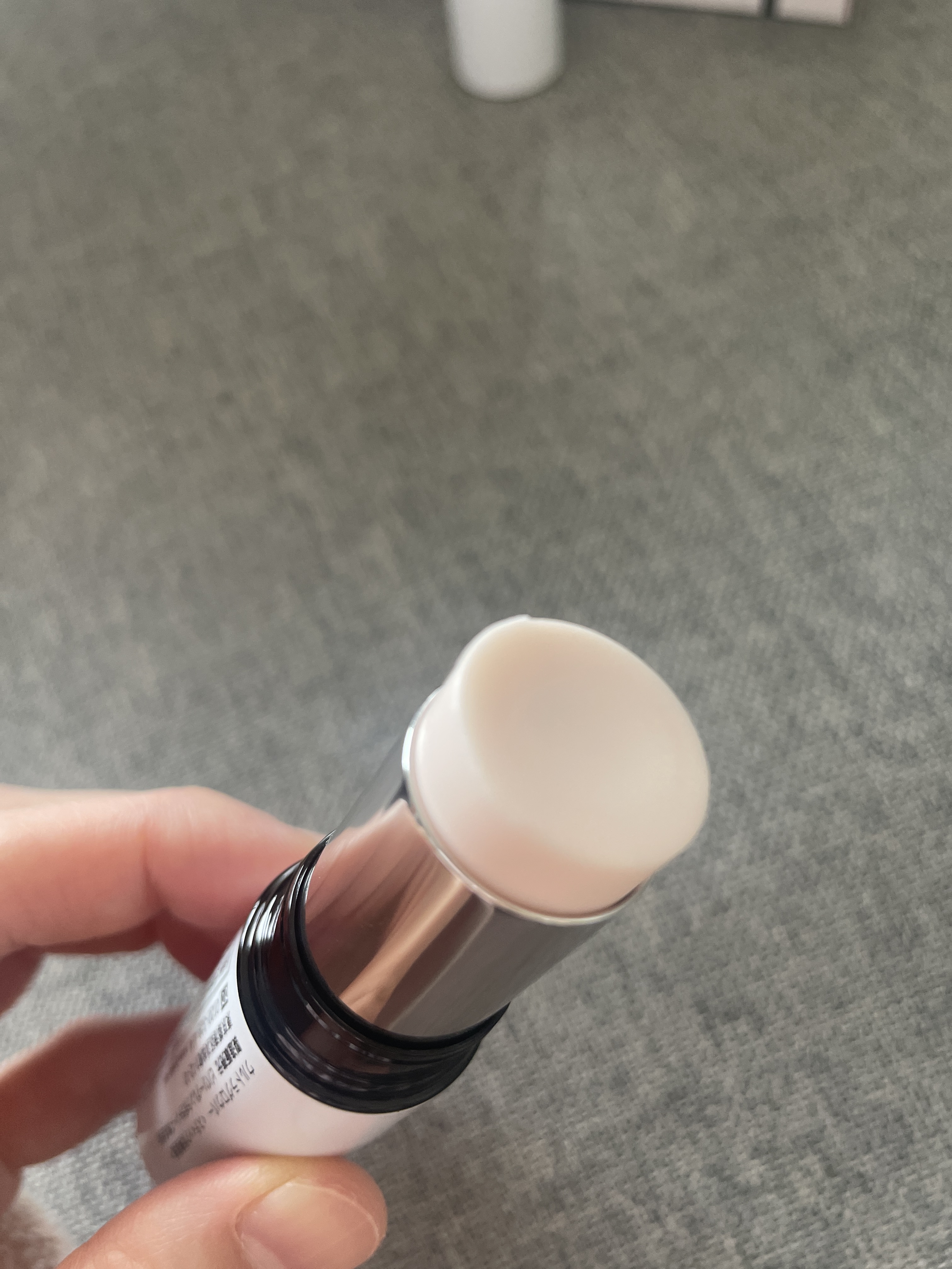 b.glen ウルトラグロウバーのクチコミ「ツヤ、ハリ、潤いを瞬時に実感出来るバーム。メイク直し時のうるおい補給、仕上げの艶出し等にも使え.....」（3枚目）