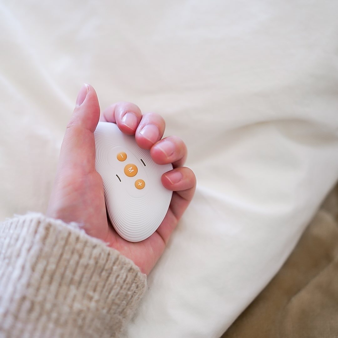 .

睡眠の質を良くしたいと思い
【睡眠補助器具】を導入してみることに✨

CES微電流技術を採用し
低周波電流と振動を通し全身をリラックスさせ
緊張を和らげ素早く入眠できるそう！

6種類のEMSと10段階の強度調節可能なので
自分好みに