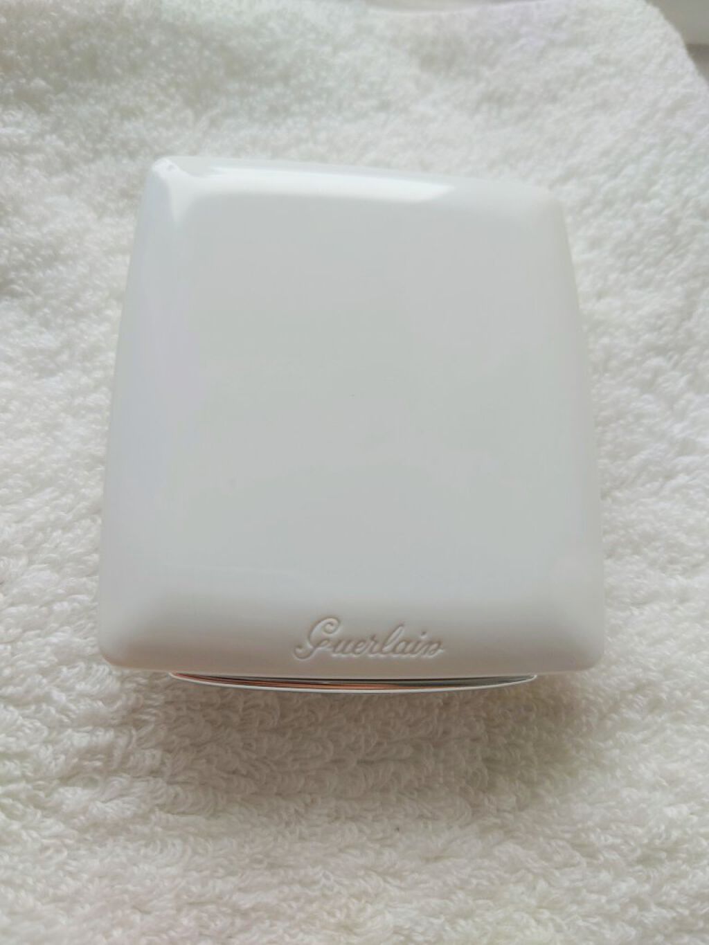 GUERLAIN ペルル ブラン ライトブースター コンパクトのクチコミ「#使い切りスキンケア
#使い切りコスメ
全体的に写真が白くて見にくいです🫠

#TOUTVER.....」（3枚目）