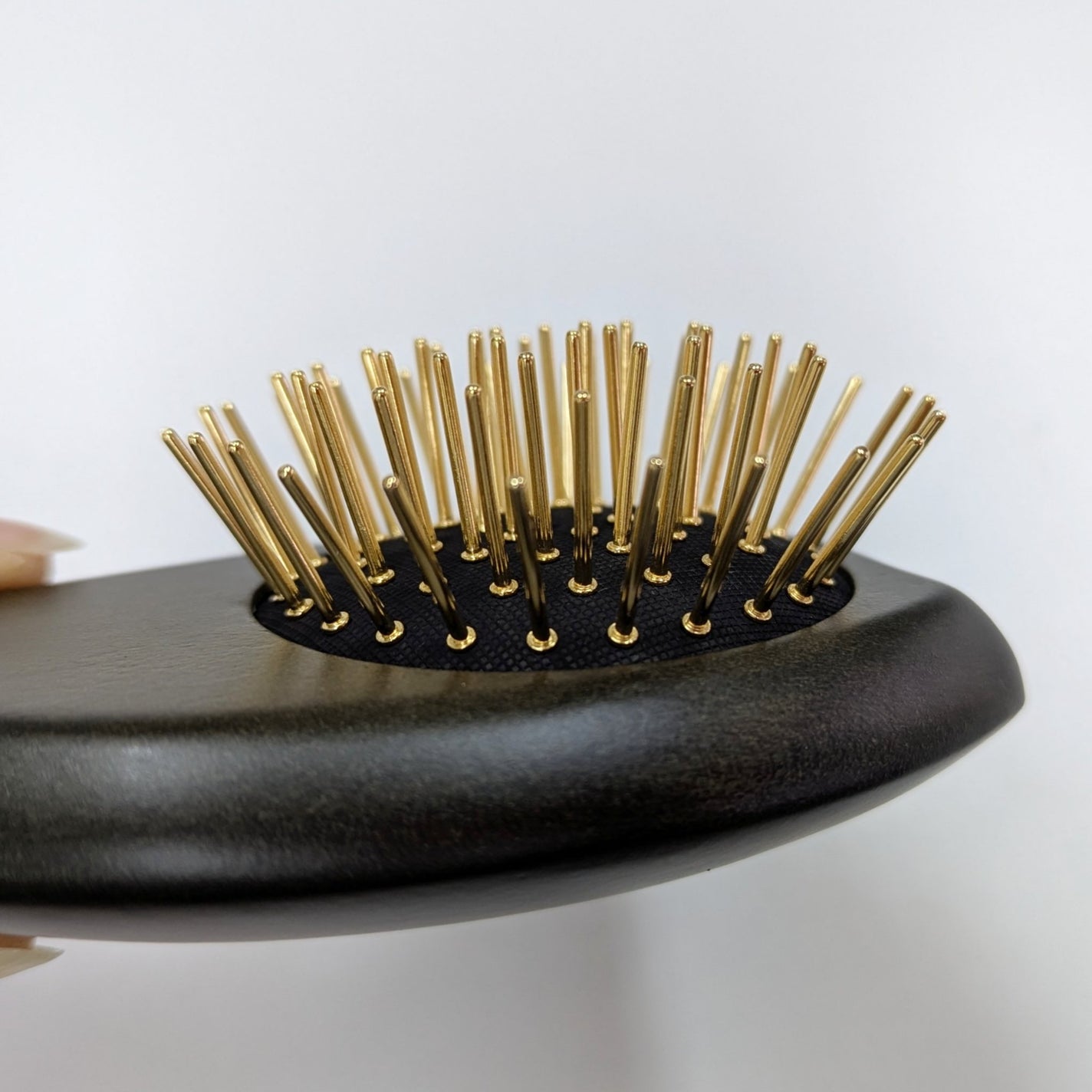 プレミアム FOX カッサ ゴースト ヘアブラシ ブラック/SNOW FOX SKINCARE/ヘアブラシを使ったクチコミ(4枚目)