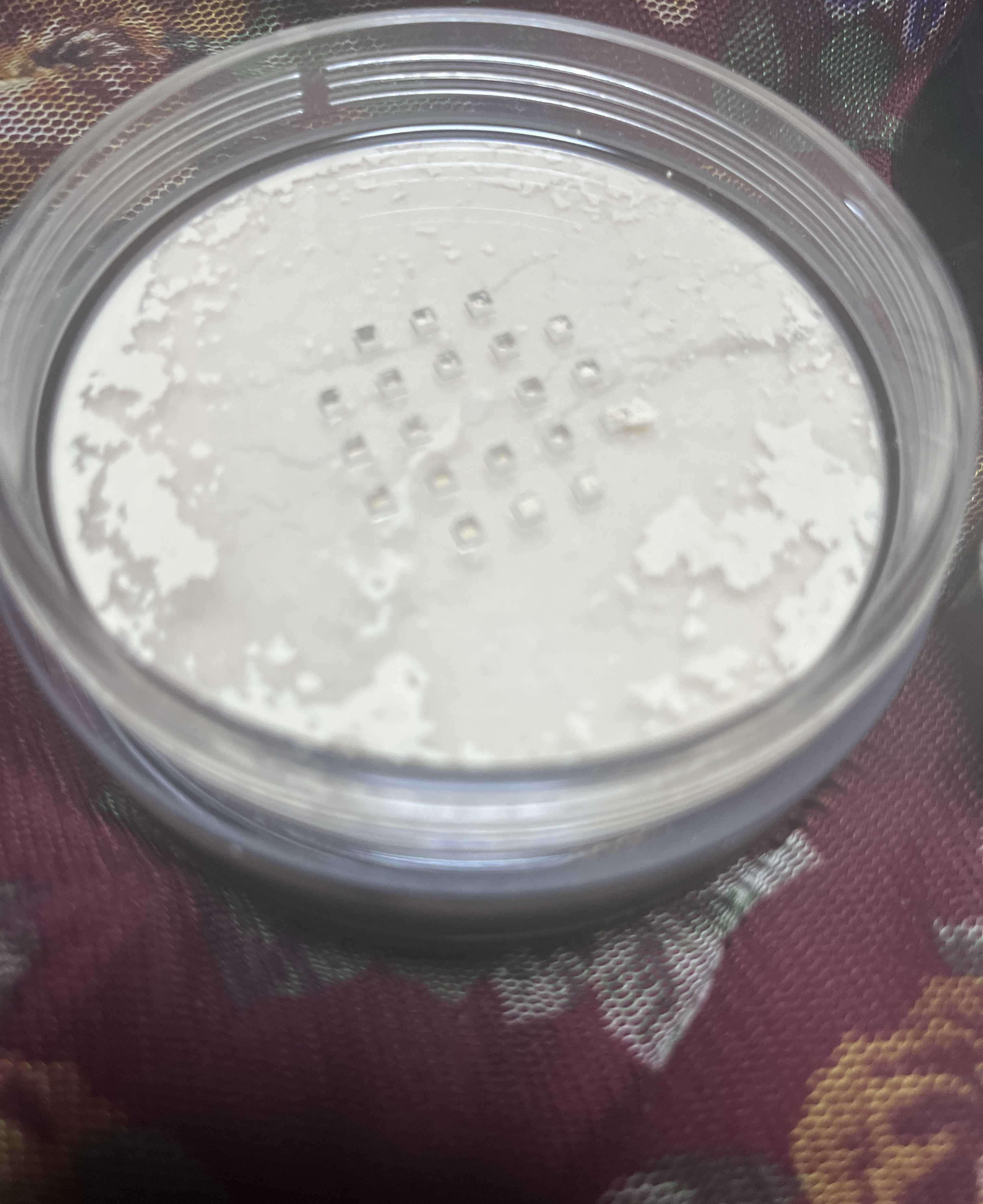 ルースセッティングパウダー トランスルーセント リミテッド エディション s/ローラ メルシエ/ルースパウダーを使ったクチコミ（3枚目）