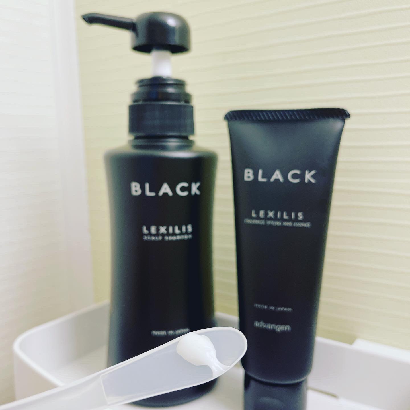 ブラック フレグランス スタイリング ヘアエッセンス/LEXILIS/アウトバストリートメントを使ったクチコミ（3枚目）