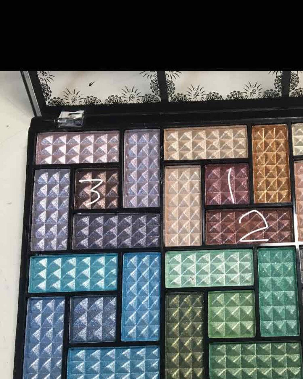 30COLORSEYESHADOWPALETTE/Dolly Angel/アイシャドウパレットを使ったクチコミ(2枚目)