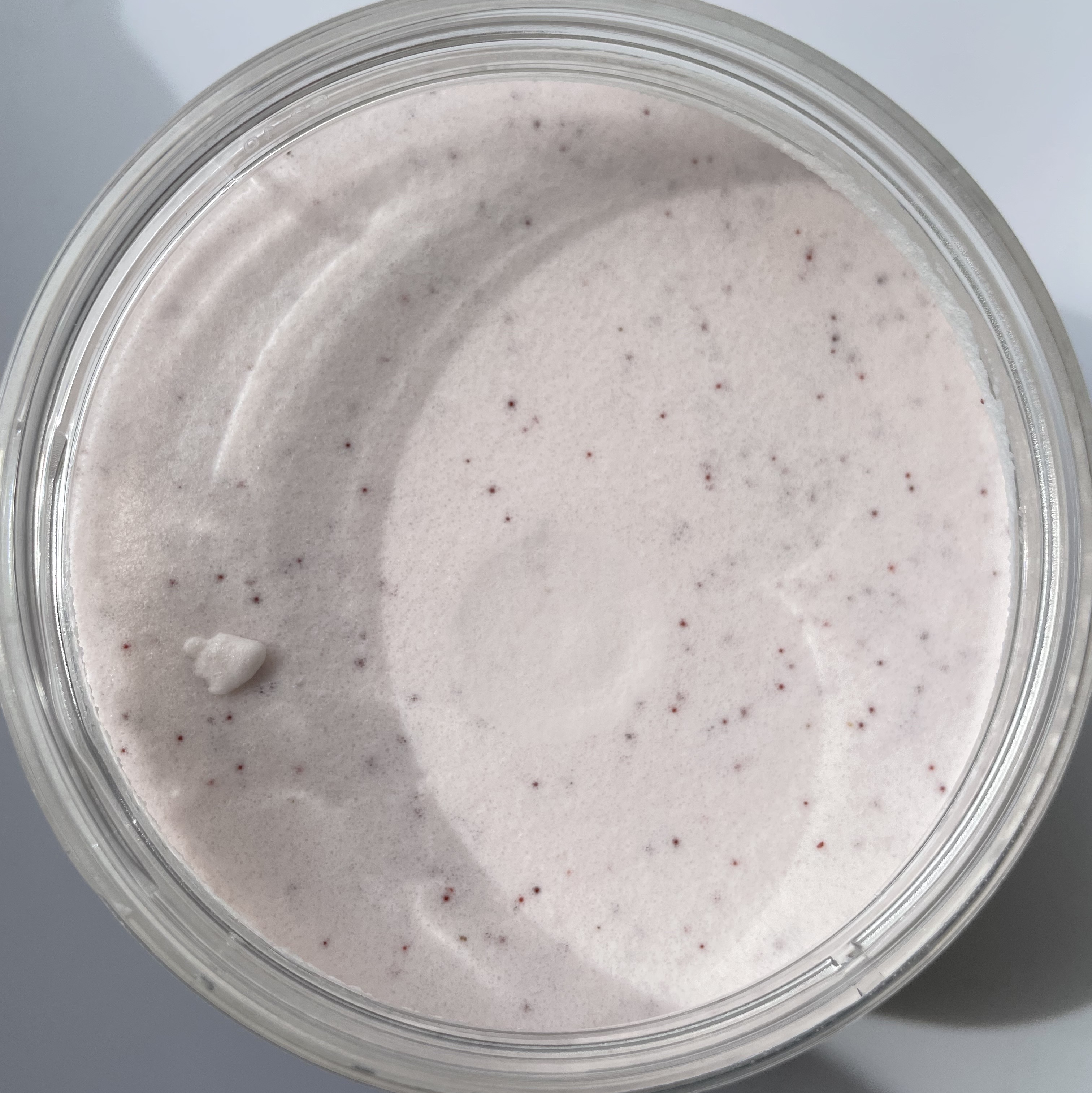 ダヴ ふわとろクリーミースクラブ ザクロ＆シアバター/ダヴ/ボディスクラブを使ったクチコミ（2枚目）