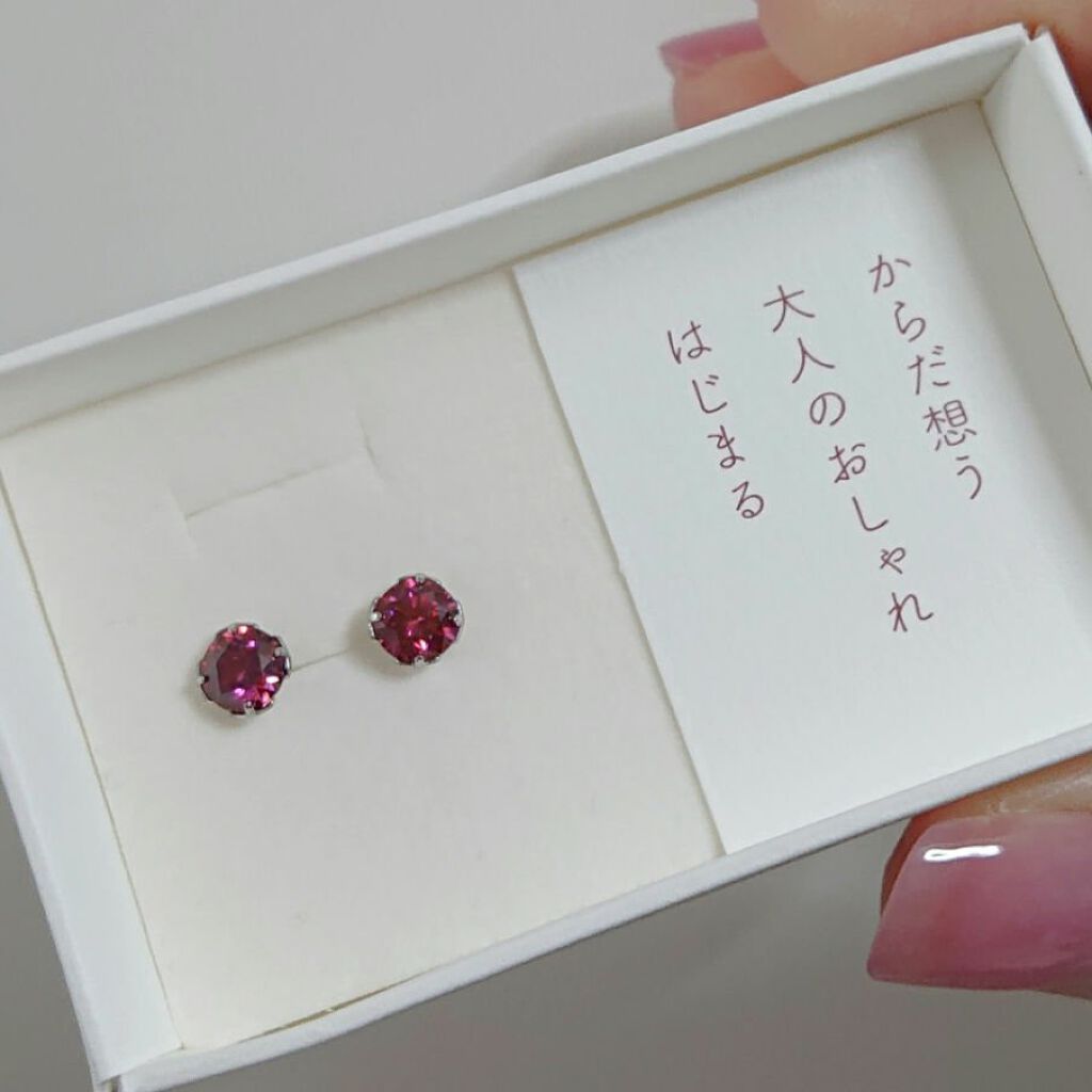 なでしこスタイルで購入した
金属アレルギー対応ピアスです。

一粒ジルコニア　ルビー　5mm
ポストの長さ　12.0mm
ポストの太さ　0.85mm

私は福耳なので小さいのより多少大きめの方が良いのかな〜と
思ったので5mmを購入しました