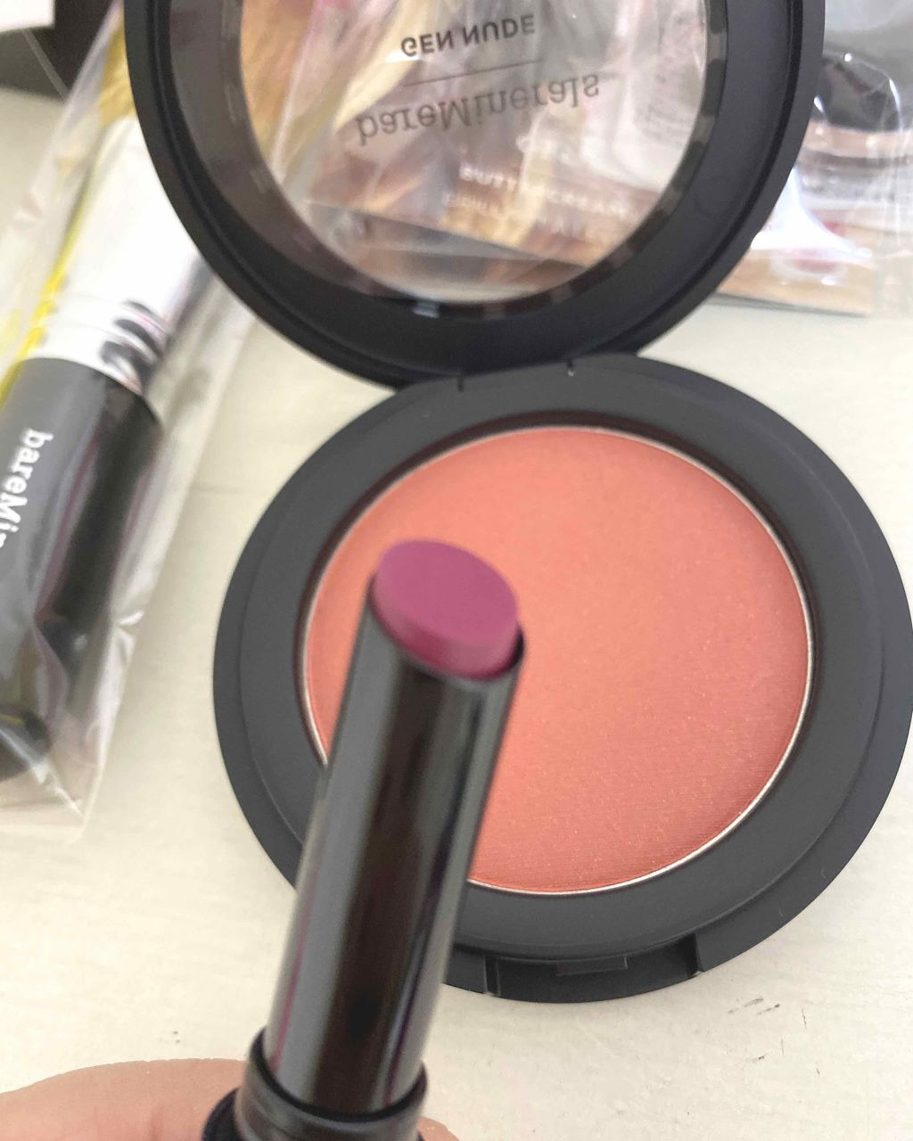 バウンス ＆ ブラー ブラッシュ/bareMinerals/パウダーチークを使ったクチコミ（2枚目）