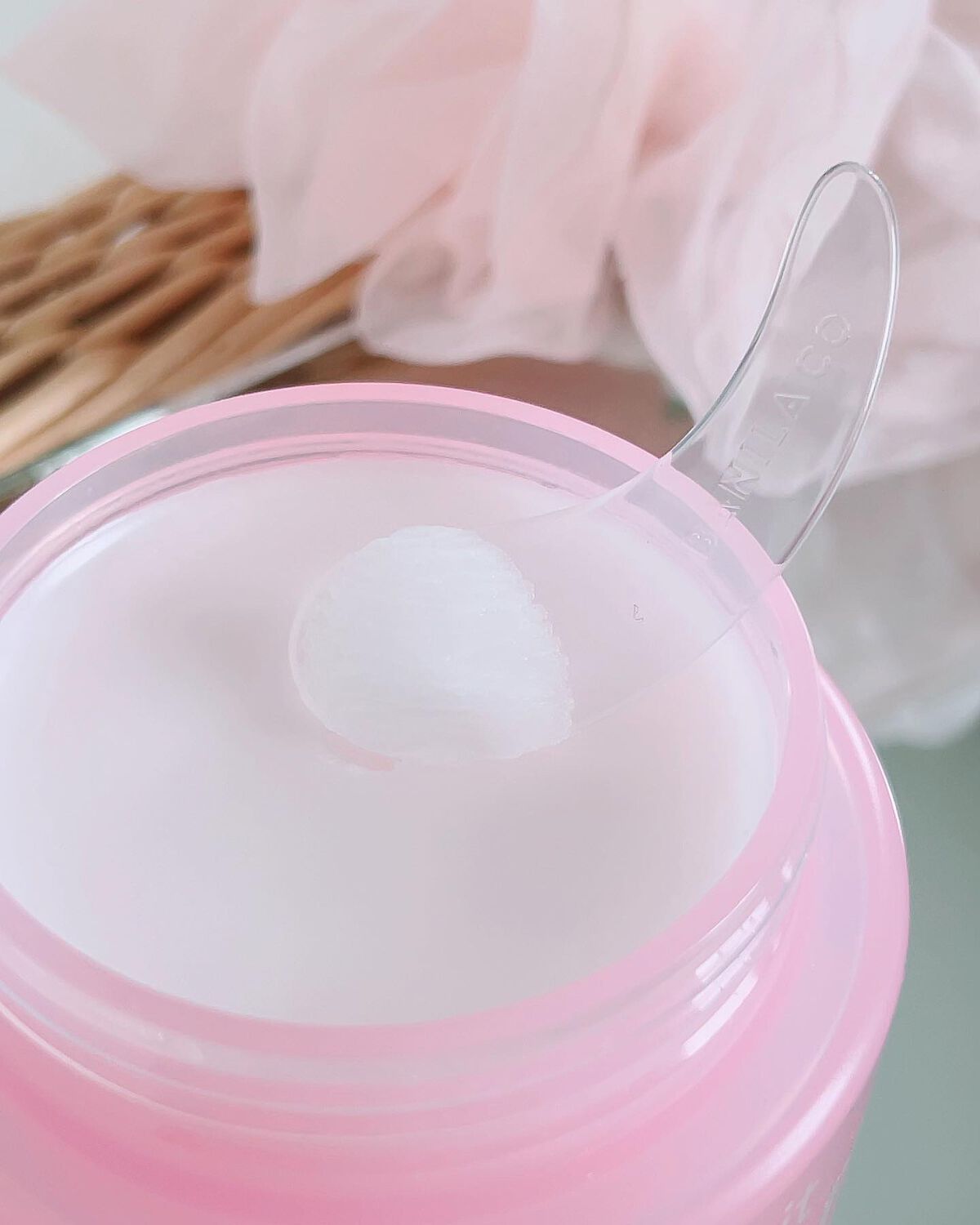 みちねえ フォロバ on LIPS 「・・グリッターメイクにも使いやすいのが嬉しいシャーベット状のバ..」(7枚目)