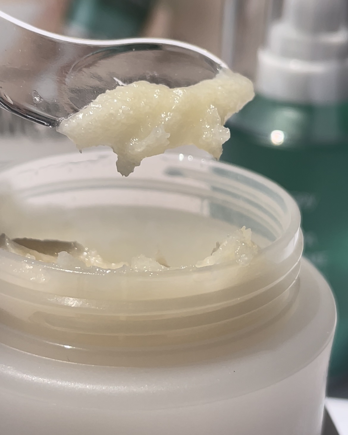 ポアセラメルティングスクラブセラム/MEDITHERAPY/美容液を使ったクチコミ（2枚目）