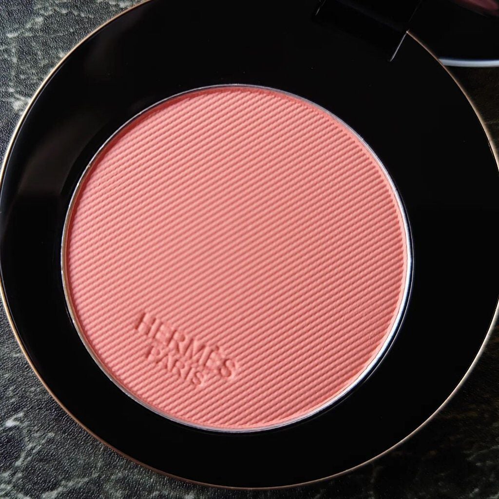 ローズ・エルメス ファー ア ジュ プードル ソワユーズ/エルメス/パウダーチークを使ったクチコミ(3枚目)