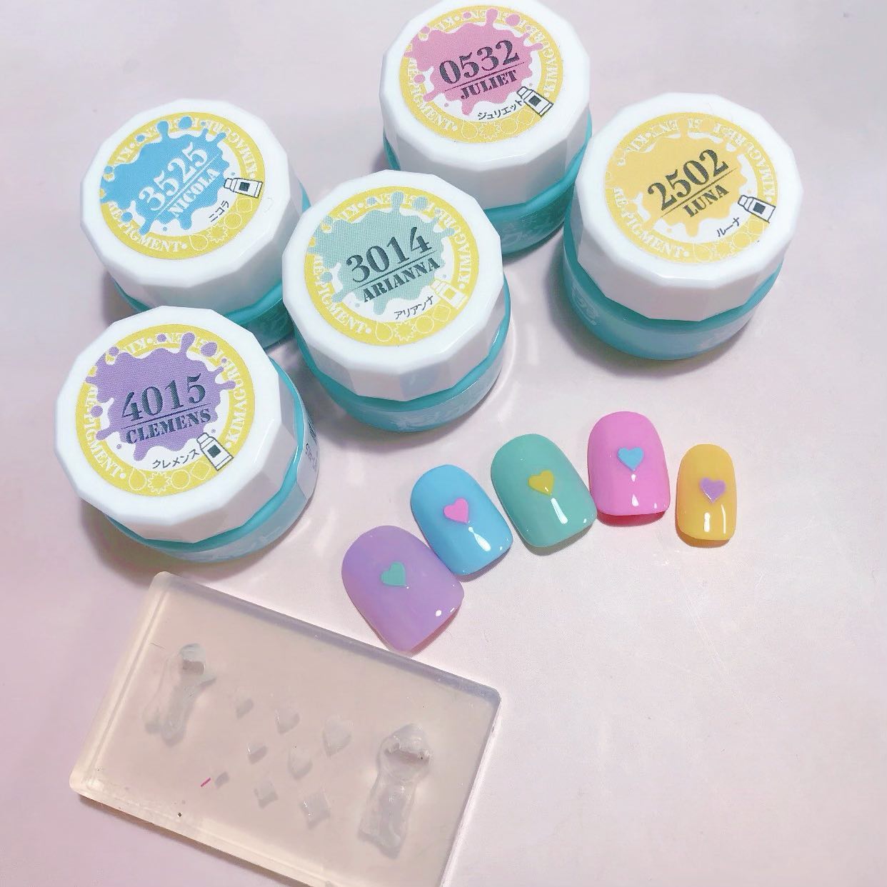 なかやまちえこ on LIPS 「そろそろ明るめカラーが可愛い♡⠀365日ネイル52日め⠀毎日製..」(2枚目)