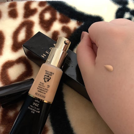 HERA ブラックファンデーションのクチコミ「
こんにちは〜〜!!
メガ割で買ったものやっと届いた💗
HERAのHERA BLACKF.....」(2枚目)