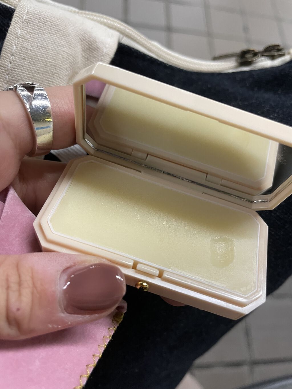 ボーム・デ・ミューズ/オフィシーヌ・ユニヴェルセル・ビュリー/リップバームを使ったクチコミ（3枚目）