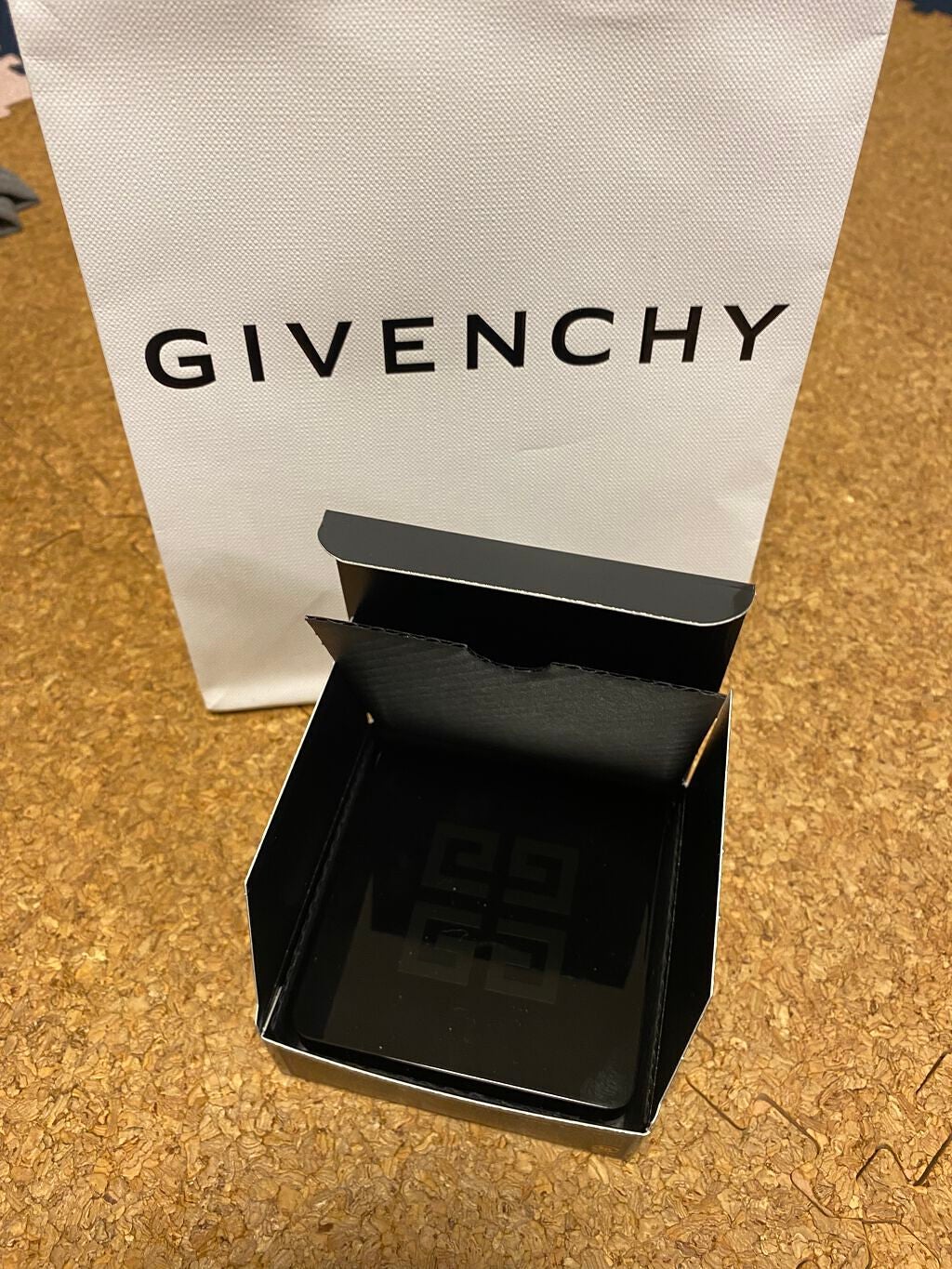 ソワン ノワール UV コンパクト/GIVENCHY/日焼け止めローションを使ったクチコミ(2枚目)