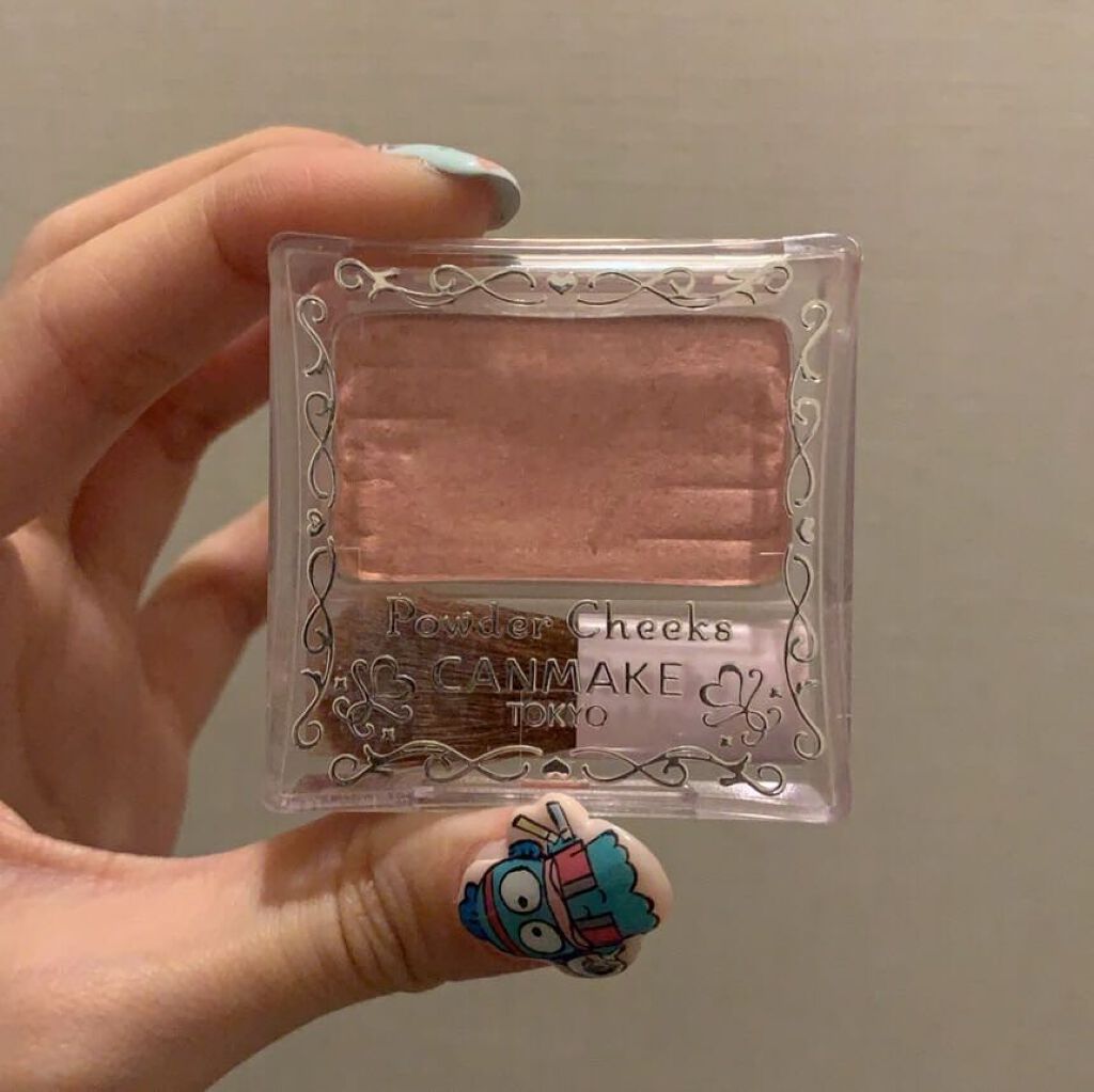 最近ツヤメイクにハマっとって
普段使ってるチークの上から
このパールの入ったチークをささっと
塗ったら、自然に艶っぽさが出て
めっちゃいい仕上がりになる😍💓💓
細かいラメ沢山入ってて
光に当たったらめっちゃかわいい🙌