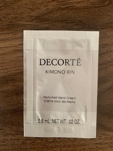 DECORTÉ キモノ リン パフュームド ハンドクリーム のクチコミ「✼••┈┈••✼••┈┈••✼••┈┈••✼••┈┈••✼
DECORTÉ
キモノ リン パフ.....」（1枚目）