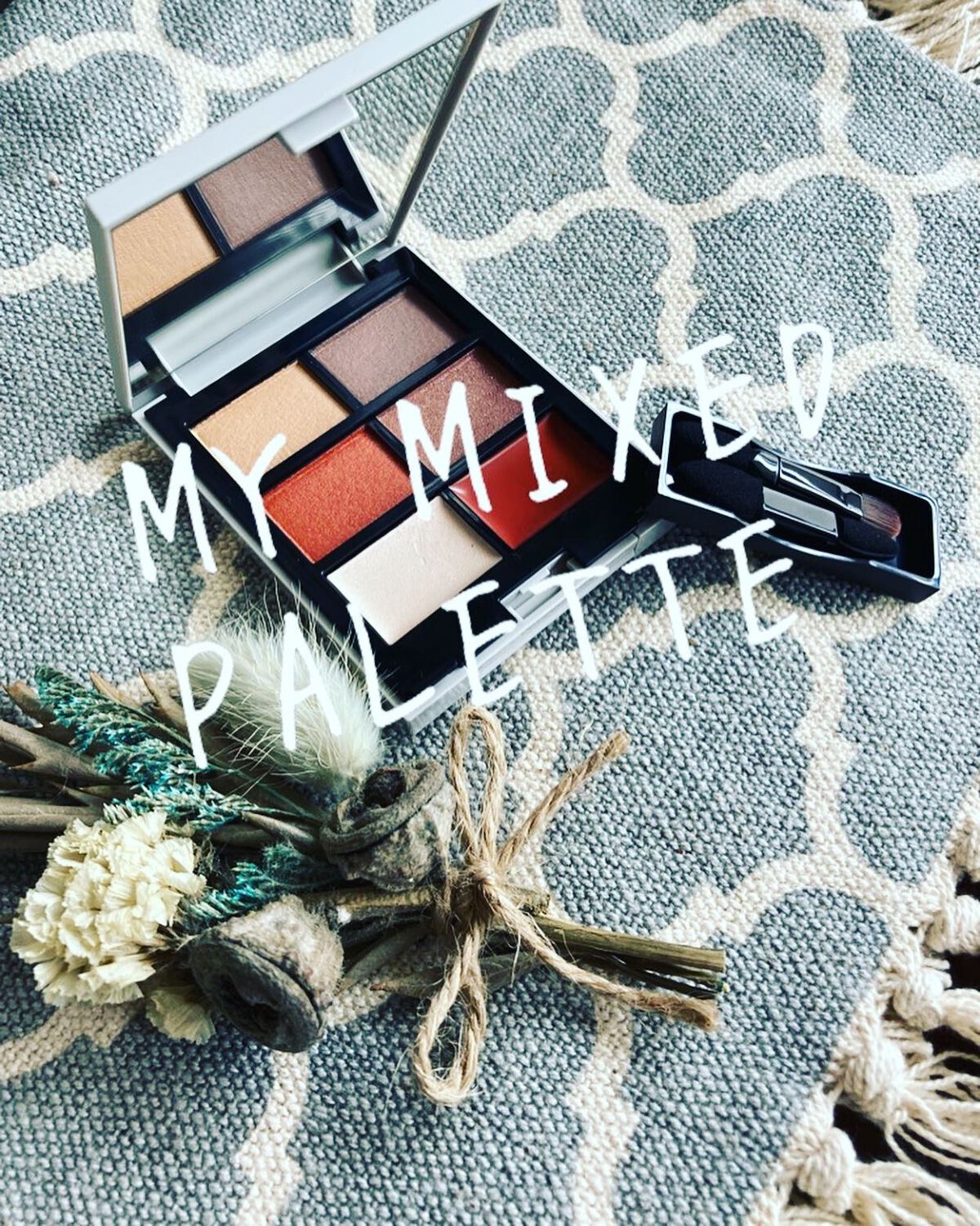 megu on LIPS 「カスタムできるアイシャドウ♡↓アイシャドウ、リップ&チーク、ハ..」(1枚目)