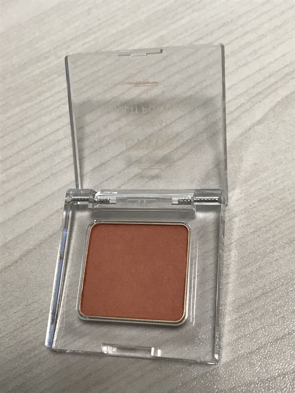 ミネラルマルチパウダー/エトヴォス/単色アイシャドウを使ったクチコミ（3枚目）