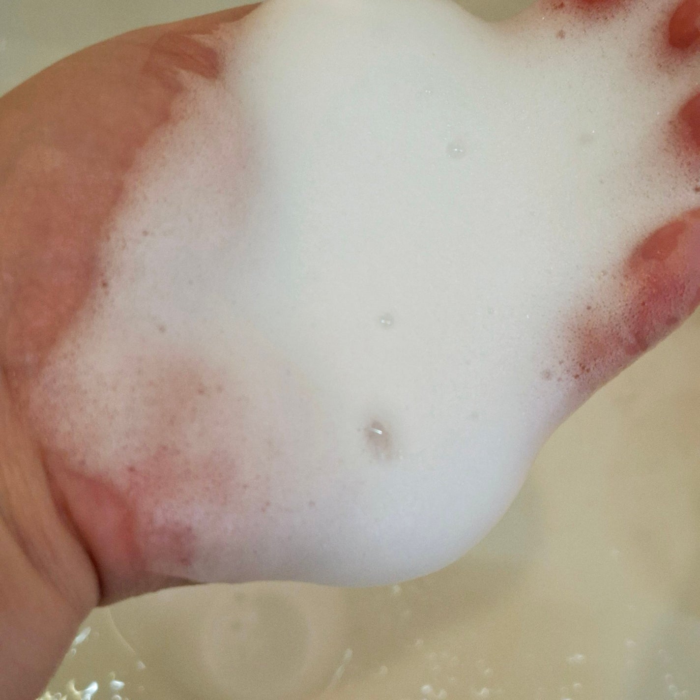 スクラブボディウォッシュ フラワーマーケット ホワイトチューリップ/LUV SCENT/ボディスクラブを使ったクチコミ(3枚目)