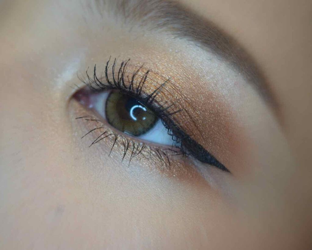 スモール アイシャドウ バック トゥ シュールレアリティ(限定)/M・A・C/単色アイシャドウを使ったクチコミ（3枚目）